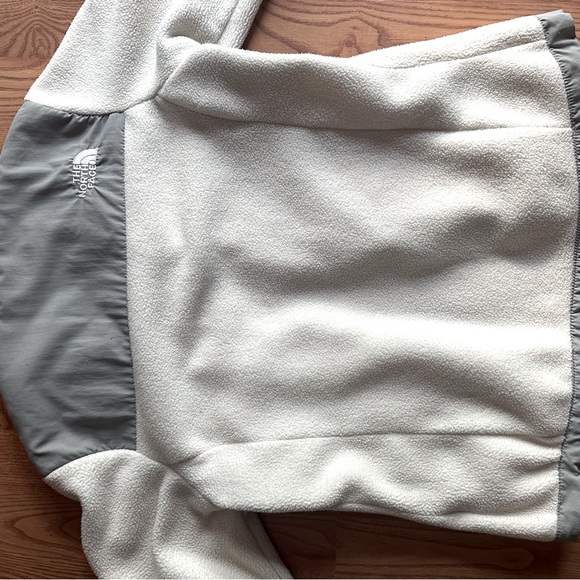 The North Face Fleece Jacket - Picture 5 of 7